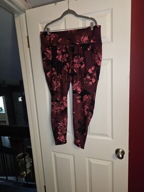 Livi Active Floral Print Leggings in Burgundy and Pink